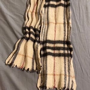Burberry Heritage Stone Check Cashmere Scarf